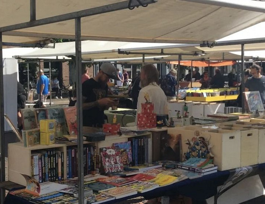 Duizenden strips op de zomermarkt in Noordwijk